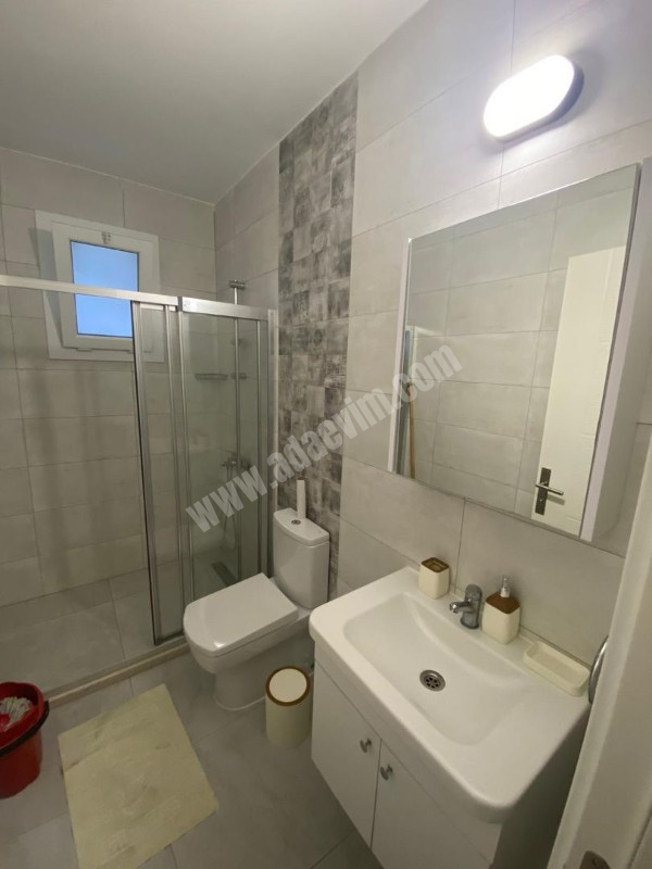 Girne Bölgesi Merkezde 1+1 Ticari İzinli Daire Satılık