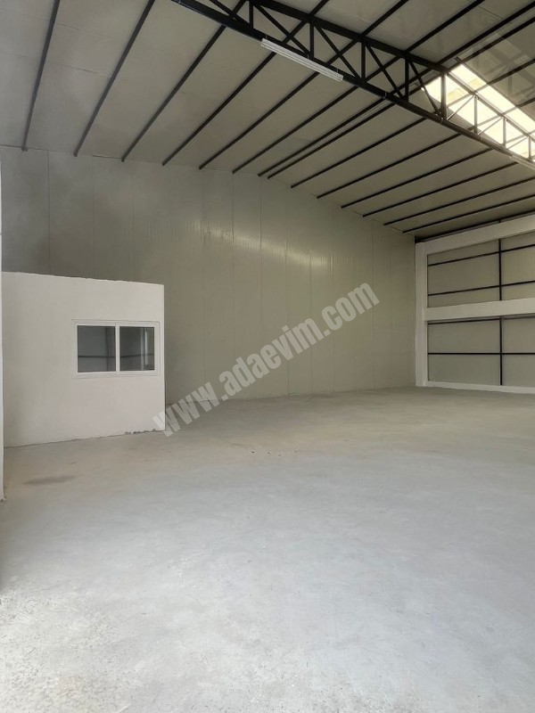 Lefkoşa Bölgesi Ercan Havalimanına Çok Yakın Konumda 200 m2 Kapalı Alanı ve 6m Yüksekliğinde Depo Satılıkdır 