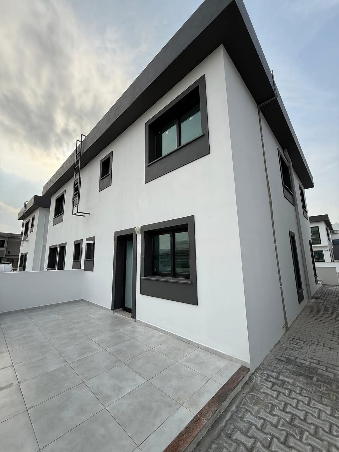 BU FİYATA KAÇMAZ LEFKOŞA GÖNYELİ-YENİKENT TÜRK KOCANI 160m2 İKİZ ViLLA 