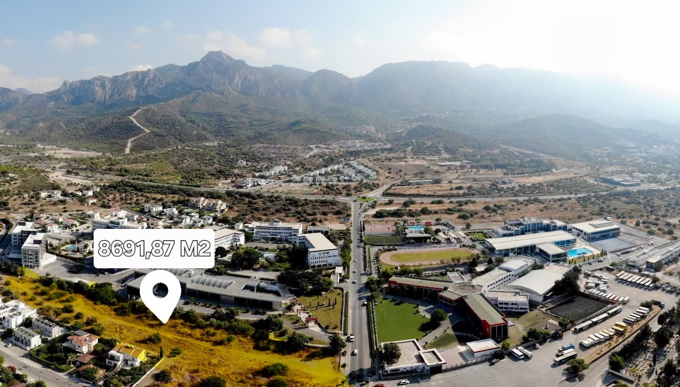 Girne Karaoğlanoğlu’nda GAÜ Yanı Ticari İmarlı 8691 m² Arsa 