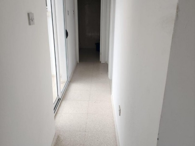 KIZILBAŞ MERKEZ'DE MÜSTAKİL KONFORUNDA 2+1 TİCARİ İZİNLİ DAİRE
