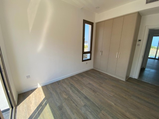 Özel Havuzlu, Geniş Çatı Teraslı ve Deniz Manzaralı, Modern 3 Yatak Odalı Villa