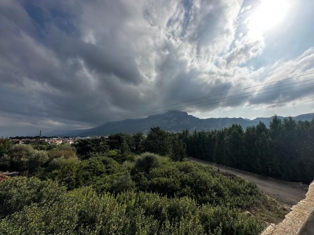 Girne/Karsıyaka'da Satılık 3540 m2 Muhteşem Lokasyonda Arazi