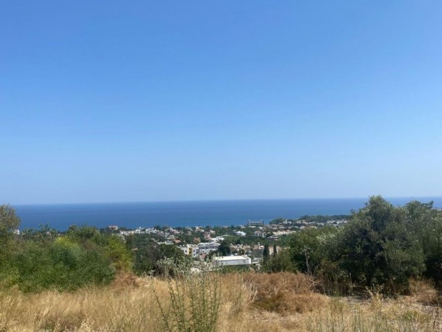 Girne/Lapta'da satılık 3345m2 dağ ve deniz manzaralı arsa