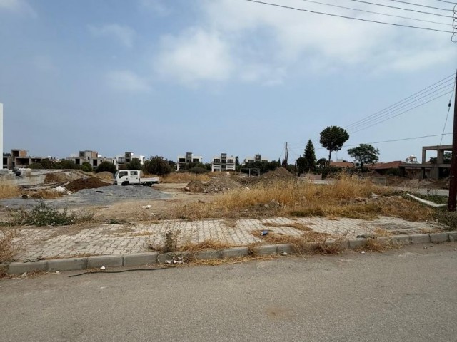 Girne/karsıyakada satılık son 2 adet arsa