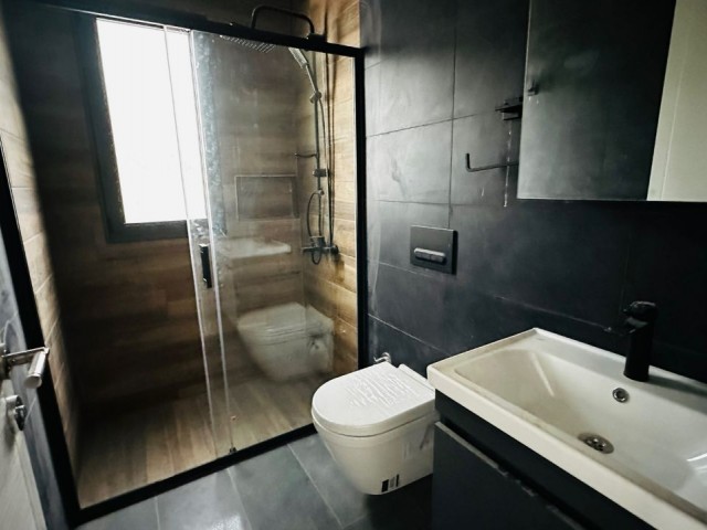 Alsancak'ta taşınmaya hazır ebeveyn banyolu 2+1 daire