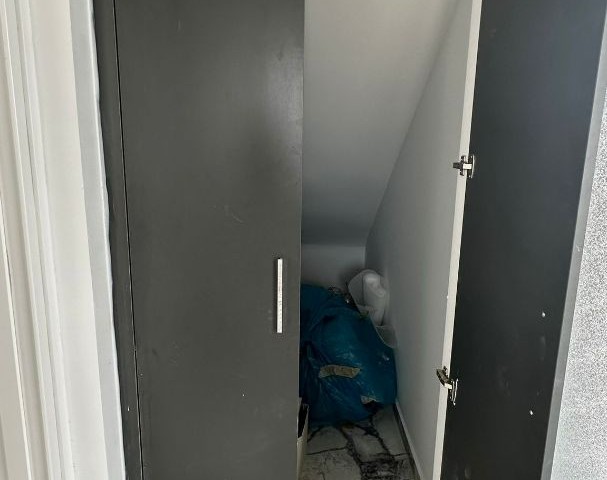 Karşıyaka'da satılık 3 yatak odalı yeni villa
