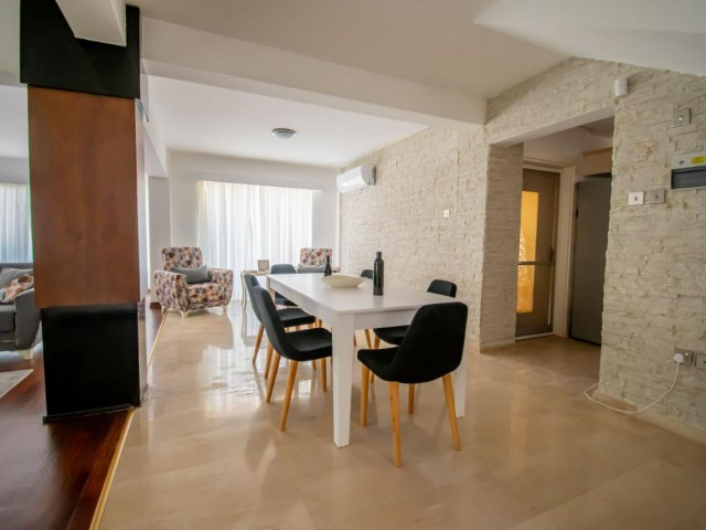 Çatalköy bölgesinde satılık özel havuzlu villa