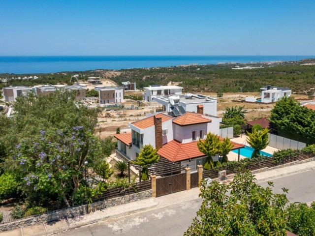 Çatalköy bölgesinde satılık özel havuzlu villa