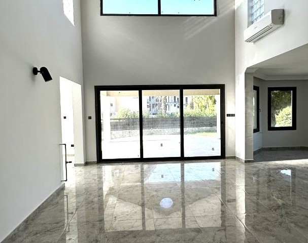Denize yakın satılık lüks villa