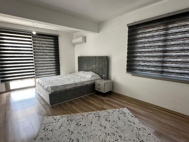Deniz ve dağ manzaralı taşınmaya hazır satılık villa