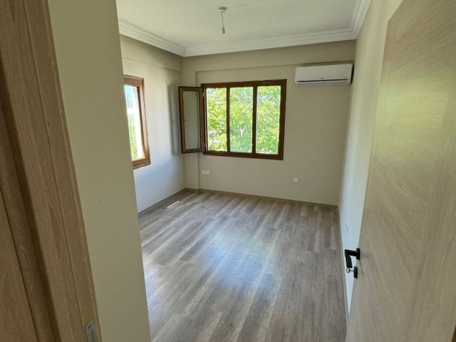 Girne merkezde satılık geniş 3 yatak odalı daire