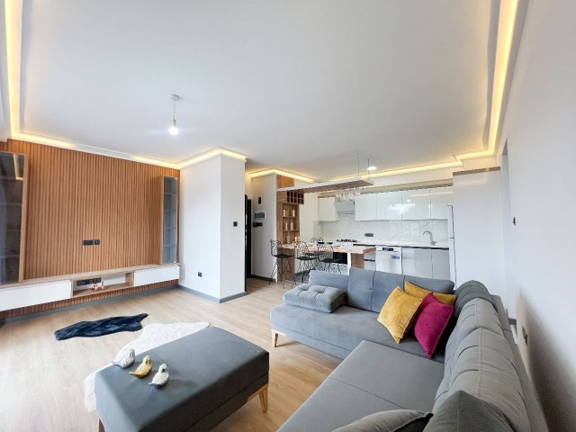 Havuzlu sitede satılık geniş 2+1 daire