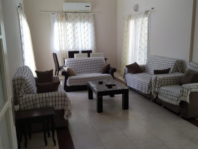 Girne çatalköyde günlük kiralık 4+1 villa