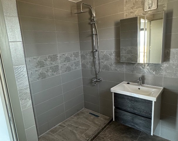 Girne Çatalköy’de satılık 4 + 1 villa