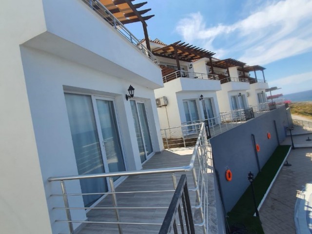 Girne esentepe’de kiralık 3 + 1 denize sıfır villa