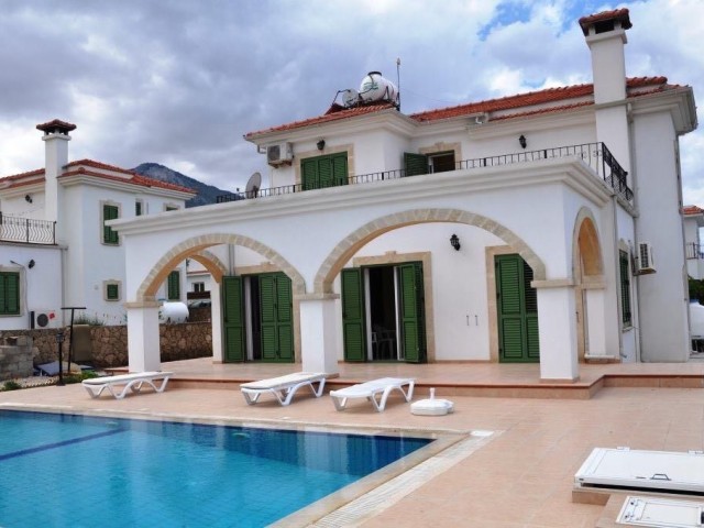 Girne Çatalköy’de günlük kiralık 3 + 1 villa