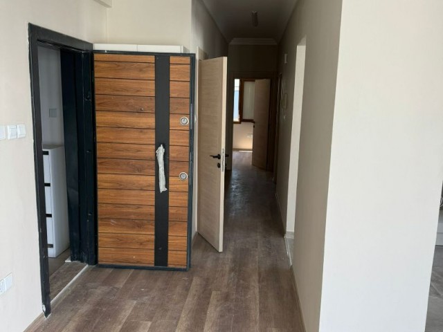 Girne merkezde satılık geniş 3 yatak odalı daire