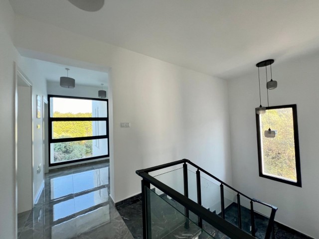 Girne Çatalköyde satılık lux 5+1 villa