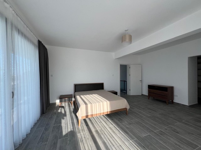 Girne Çatalköyde satılık lux 5+1 villa