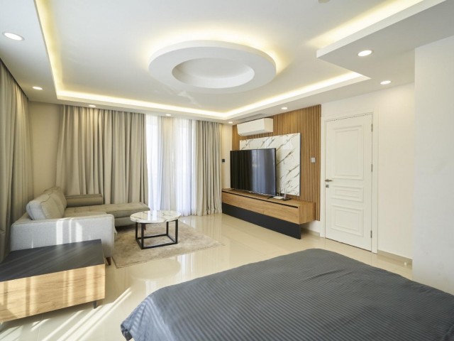 Girne merkezinde satılık modern ve lux 3+1 penthouse, özel havuzlu, özel çatı terası