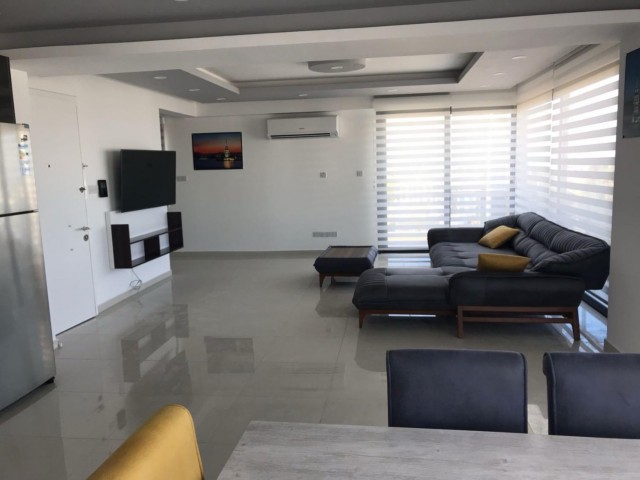 Girne merkez satılık komple bina. 18 Esyali apartman + lojman 10 oda. Yuksek kira getirisi