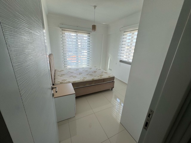 Girne merkez satılık komple bina. 18 Esyali apartman + lojman 10 oda. Yuksek kira getirisi