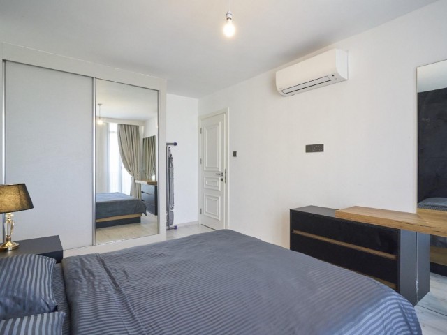 Girne merkezinde kiralık modern ve lux 3+1 penthouse, özel havuzlu, özel çatı terası
