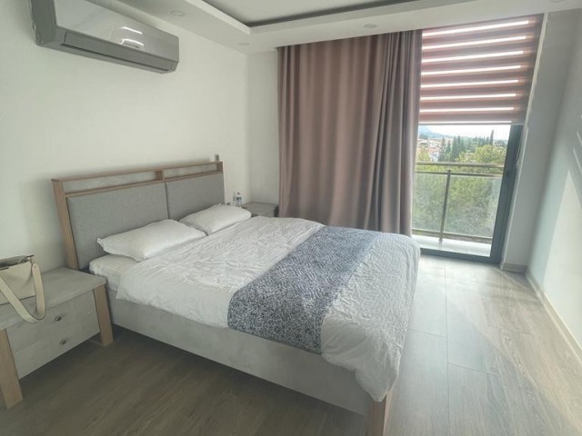 Satılık 4+1 büyük özel havuzlu, deniz ve dağ mnzaralı lüx penthouse. Girne merkez