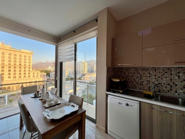 Satılık ful deniz manzaralı 2+1 daire Lord’s Palace karşısında, Girne merkez. TEK YETKİLİ