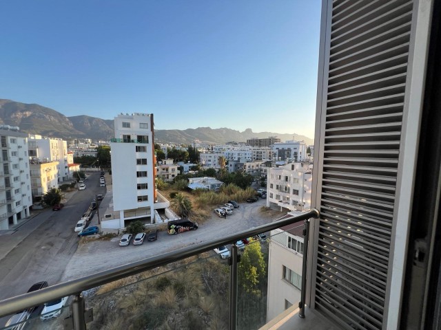 Satılık ful deniz manzaralı 2+1 daire Lord’s Palace karşısında, Girne merkez. TEK YETKİLİ