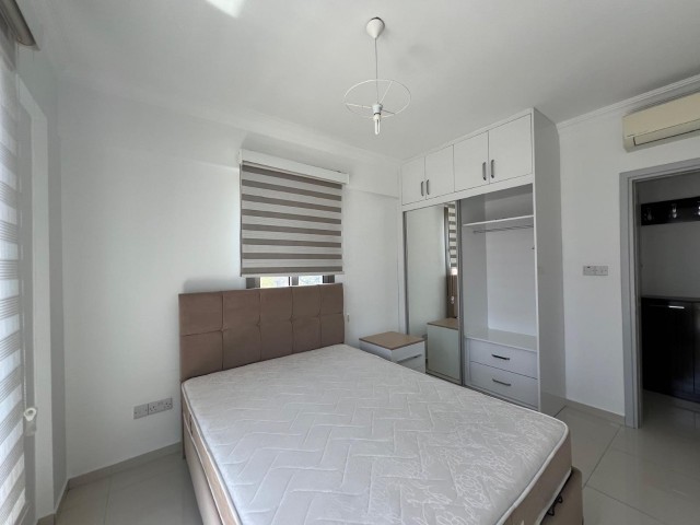 Girne merkezde kiralık 2+1 daire, deniz ve dağ manzaralı, geniş teraslı
