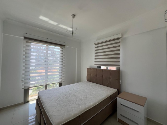 Girne merkezde kiralık 2+1 daire, deniz ve dağ manzaralı, geniş teraslı