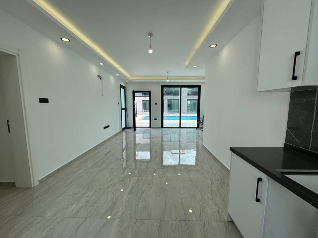 Girne Alsancak’ta Deniz yakın Satılık Sıfır 2+1 Bahçeli ve Penthouse Daireler
