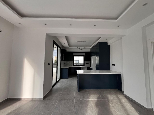 Karşıyaka bölgesine 4+1 satılık lüks villa