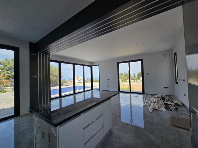 Girne Karşıyaka'da ultra lüks villa