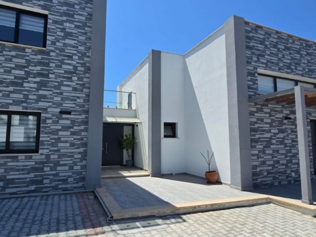 Girne Karşıyaka'da satılık modern villa