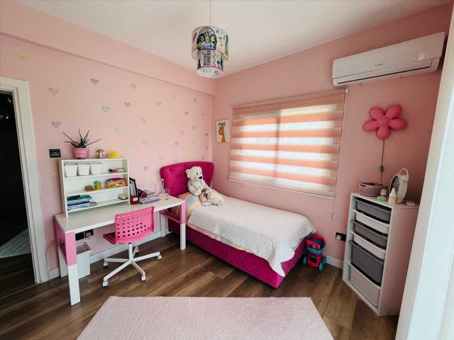 Girne Alsancak Yeşiltepe'de Satılık 4+1 Geniş Villa