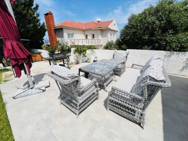 Girne Alsancak Yeşiltepe'de Satılık 4+1 Geniş Villa