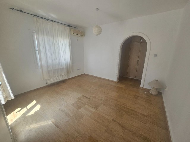 Girne Alsancak'ta Satılık 3+1 Havuzlu Villa / Uygun Fiyat