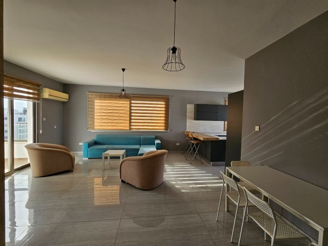 Girne Türk Mahallesinde Satılık 3+1 180m2 Eşyalı Penthouse Daire