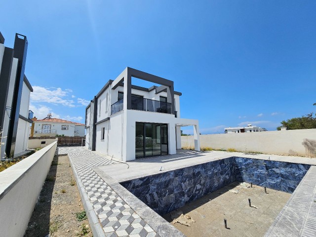 Girne Alsancak'ta Satılık Satılık 4+1 Havuzlu Yeni Villa / 4 Yatak Odası En Suit / Özel Havuz