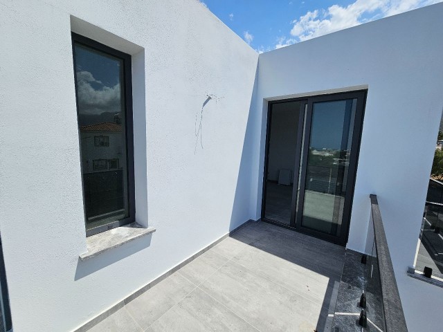 Girne Alsancak'ta Satılık Satılık 4+1 Havuzlu Yeni Villa / 4 Yatak Odası En Suit / Özel Havuz