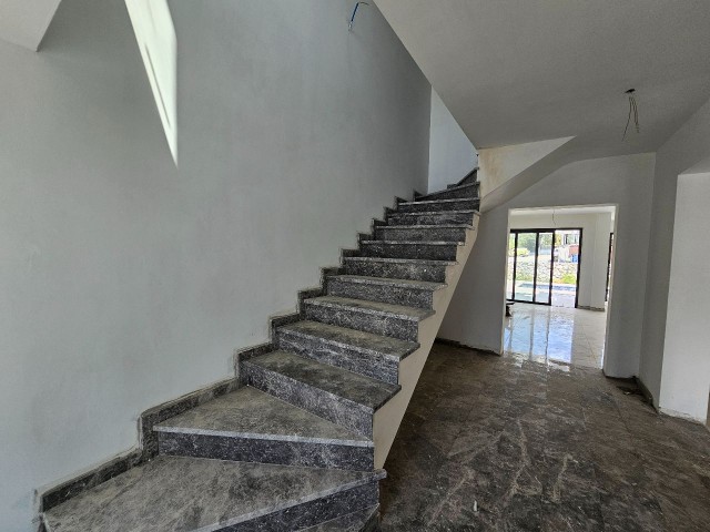 Girne Alsancak'ta Satılık Satılık 4+1 Havuzlu Yeni Villa / 4 Yatak Odası En Suit / Özel Havuz