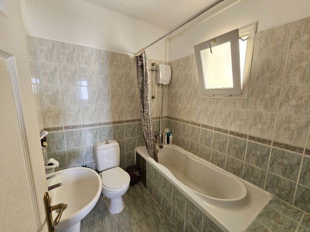 Girne Merkezde Satılık 110m2 Geniş 2+1 Eşyalı Daire
