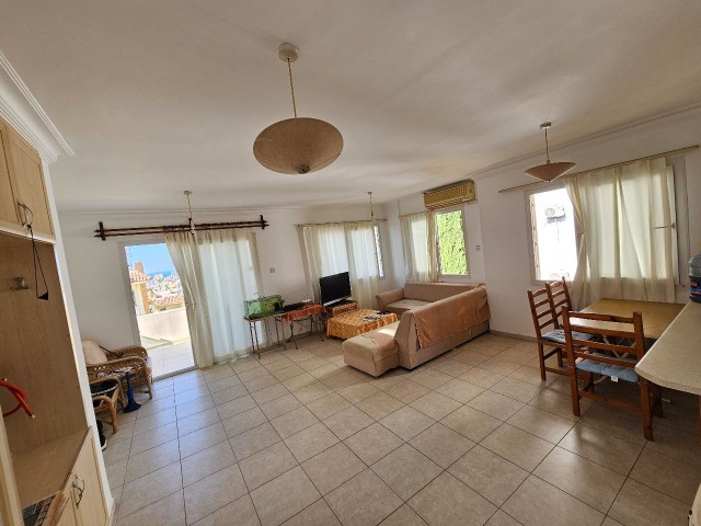 Girne Merkezde Satılık 110m2 Geniş 2+1 Eşyalı Daire