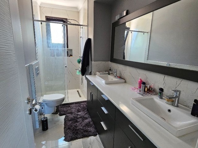 Girne Alsancak Eşyalı Satılık 3+1 Havuzlu Villa