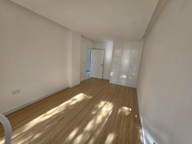 Girne Doğanköy Havuzlu Site İçerisinde Satılık 1+1 Geniş Daire