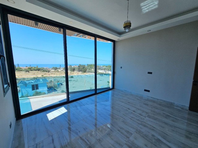 Girne Çatalköy'de Denize Yürüme Mesafesi 2+1 120m2 Townhouse'ler