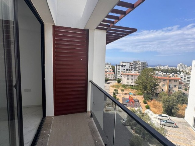Muhteşem Deniz ve Dağ Manzarası GİRNE MERKEZDE SATILIK 3+1